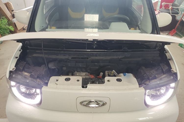 Used Chery QQ Ice Cream 2022 170km Sundae Phosphate Lithium-Ion Engine Bay