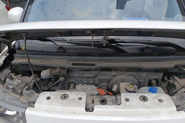 Used Chery QQ Ice Cream 2022 170km Sundae Phosphate Lithium-Ion Engine Bay