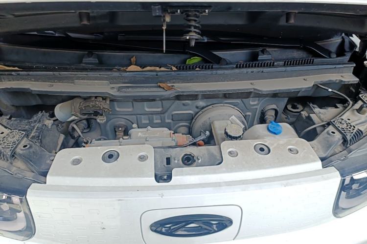 Used Chery QQ Ice Cream 2022 170km Sundae Phosphate Lithium-Ion Engine Bay