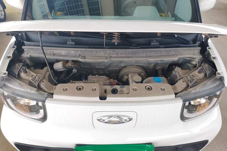 Used Chery QQ Ice Cream 2022 170km Sundae Phosphate Lithium-Ion Engine Bay