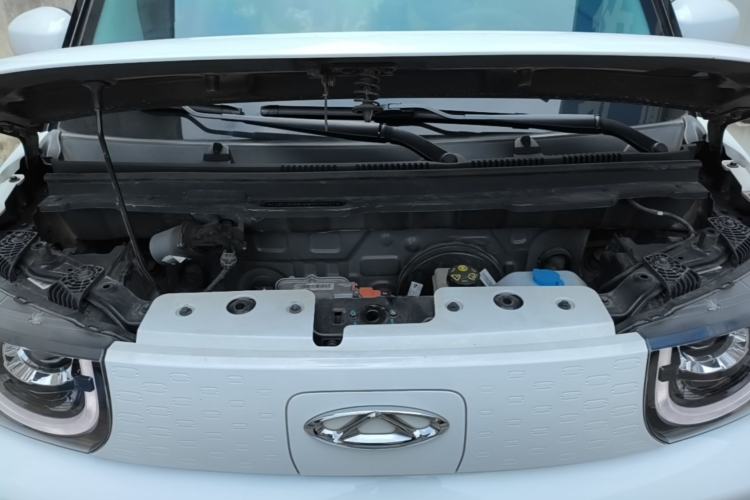 Used Chery QQ Ice Cream 2022 170km Sundae Phosphate Lithium-Ion Engine Bay