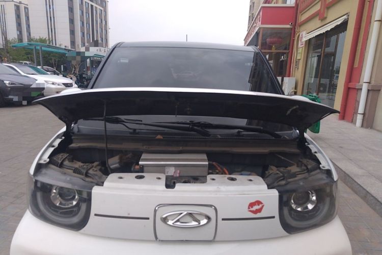 Used Chery QQ Ice Cream 2022 170km Sundae Phosphate Lithium-Ion Engine Bay
