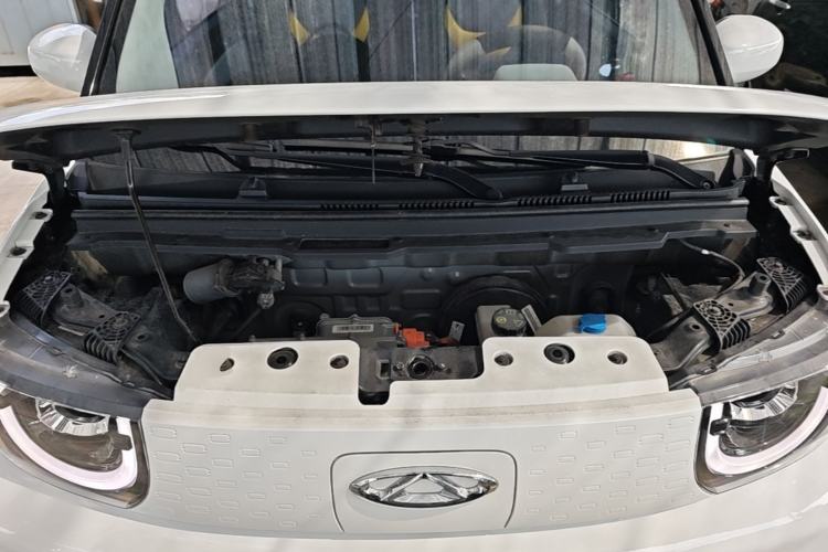 Used Chery QQ Ice Cream 2022 170km Sundae Phosphate Lithium-Ion Engine Bay