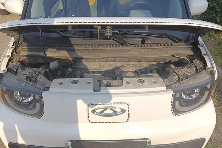 Used Chery QQ Ice Cream 2022 120km Conical Shape Lithium Iron Phosphate Engine Bay