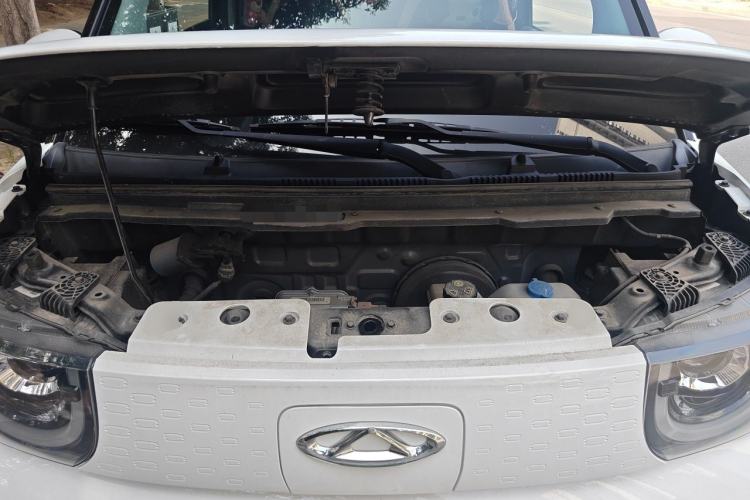 Used Chery QQ Ice Cream 2022 120km Conical Shape Lithium Iron Phosphate Engine Bay