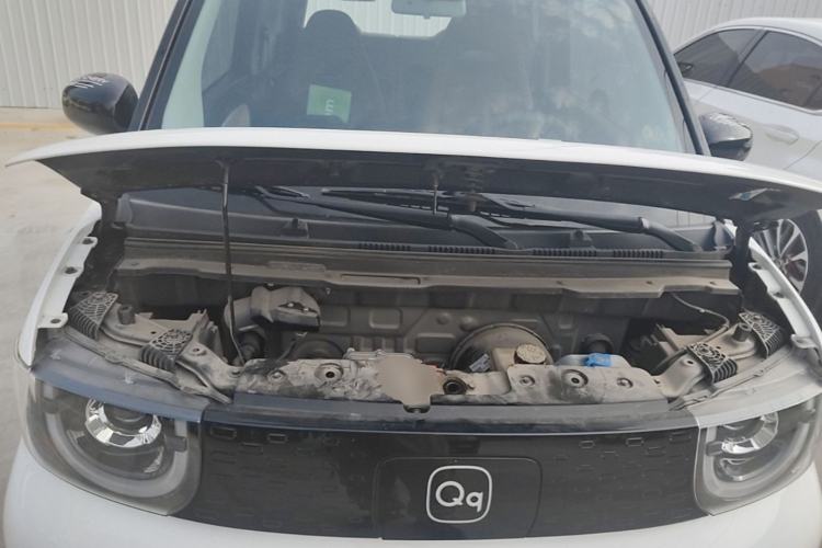 Used Chery QQ Ice Cream 2022 170km Sundae Phosphate Lithium-Ion Engine Bay