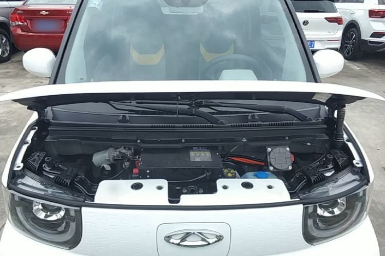 Used Chery QQ Ice Cream 2022 170km Sundae Phosphate Lithium-Ion Engine Bay