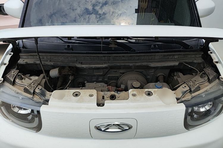 Used Chery QQ Ice Cream 2022 170km Sundae Phosphate Lithium-Ion Engine Bay