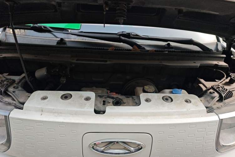 Used Chery QQ Ice Cream 2022 120km Milkshake Phosphate Lithium-Iron Engine Bay