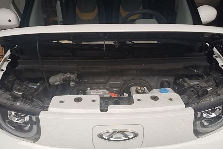 Used Chery QQ Ice Cream 2022 170km Sundae Phosphate Lithium-Ion Engine Bay
