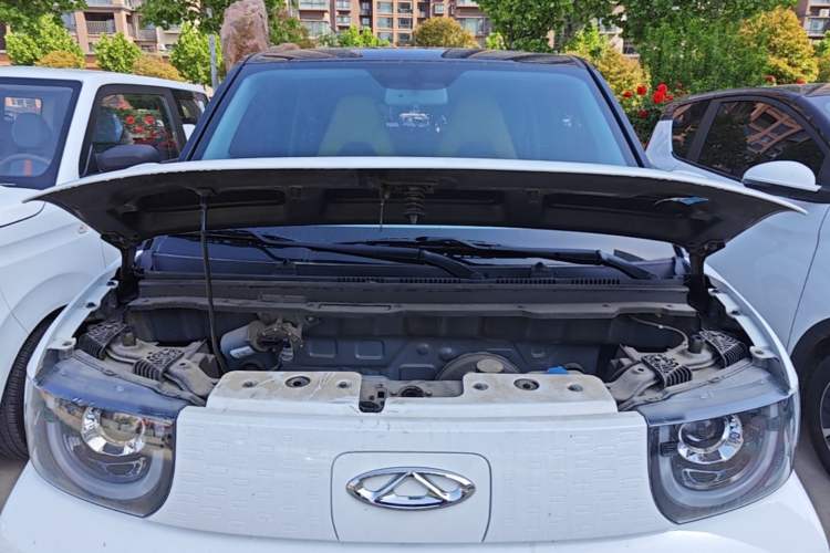 Used Chery QQ Ice Cream 2022 120km Conical Shape Lithium Iron Phosphate Engine Bay