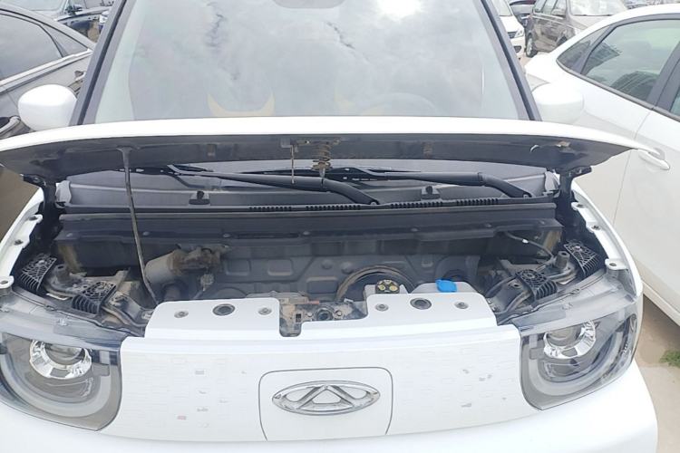 Used Chery QQ Ice Cream 2022 120km Conical Shape Lithium Iron Phosphate Engine Bay