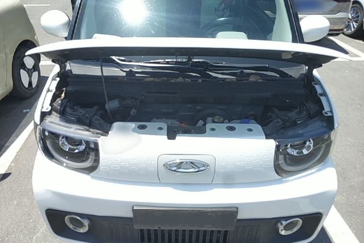 Used Chery QQ Ice Cream 2022 170km Sundae Phosphate Lithium-Ion Engine Bay