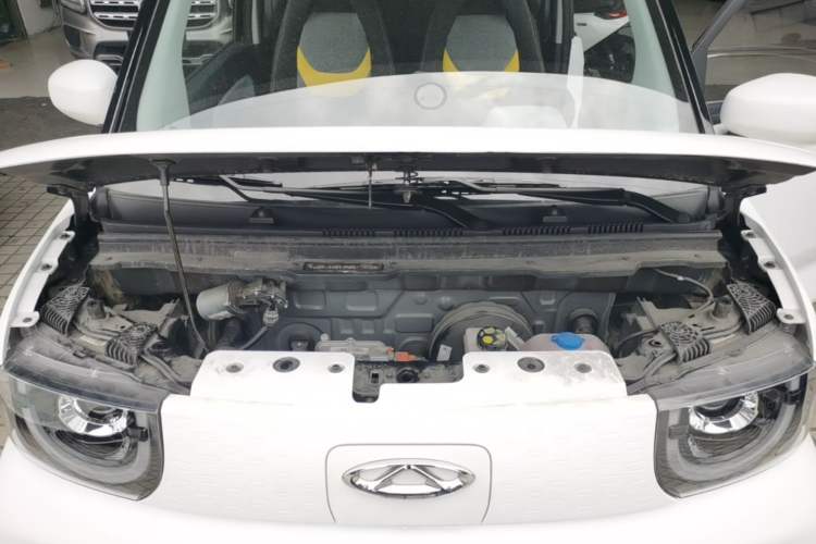 Used Chery QQ Ice Cream 2022 170km Sundae Phosphate Lithium-Ion Engine Bay
