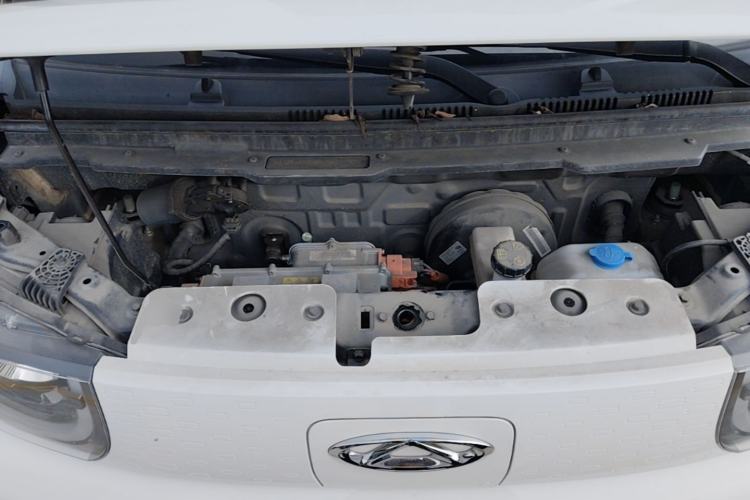 Used Chery QQ Ice Cream 2022 170km Sundae Phosphate Lithium-Ion Engine Bay