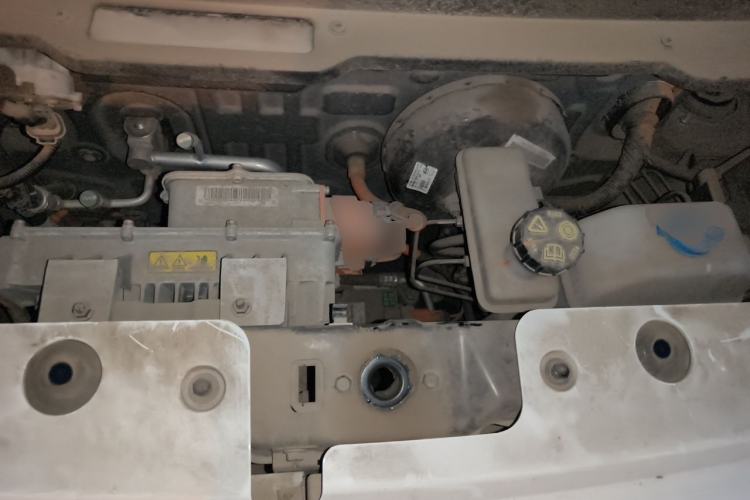 Used Chery QQ Ice Cream 2022 170km Sundae Phosphate Lithium-Ion Engine Bay
