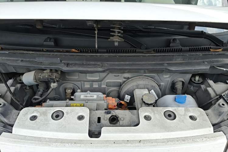 Used Chery QQ Ice Cream 2022 170km Sundae Phosphate Lithium-Ion Engine Bay