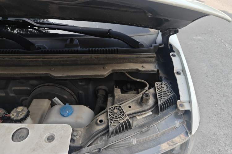 Used Chery QQ Ice Cream 2022 120km Conical Shape Lithium Iron Phosphate Engine Bay Left