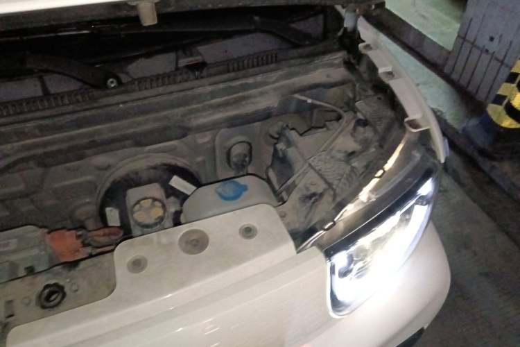 Used Chery QQ Ice Cream 2022 120km Conical Shape Lithium Iron Phosphate Engine Bay Left