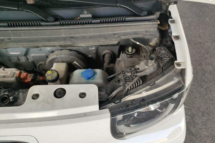 Used Chery QQ Ice Cream 2022 170km Sundae Phosphate Lithium-Ion Engine Bay Left