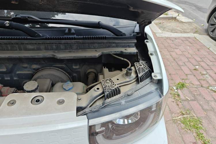 Used Chery QQ Ice Cream 2022 120km Conical Shape Lithium Iron Phosphate Engine Bay Left