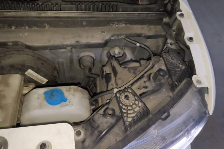 Used Chery QQ Ice Cream 2022 120km Conical Shape Lithium Iron Phosphate Engine Bay Left