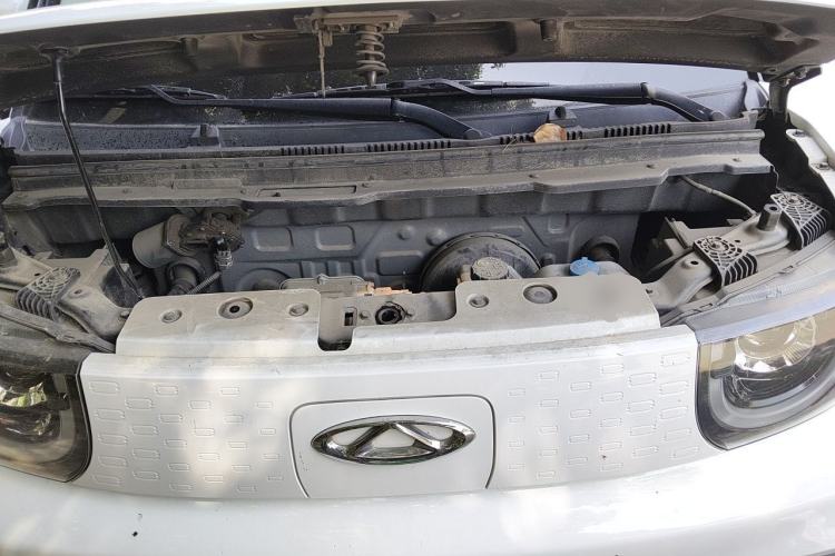Used Chery QQ Ice Cream 2022 170km Sundae Phosphate Lithium-Ion Engine Bay