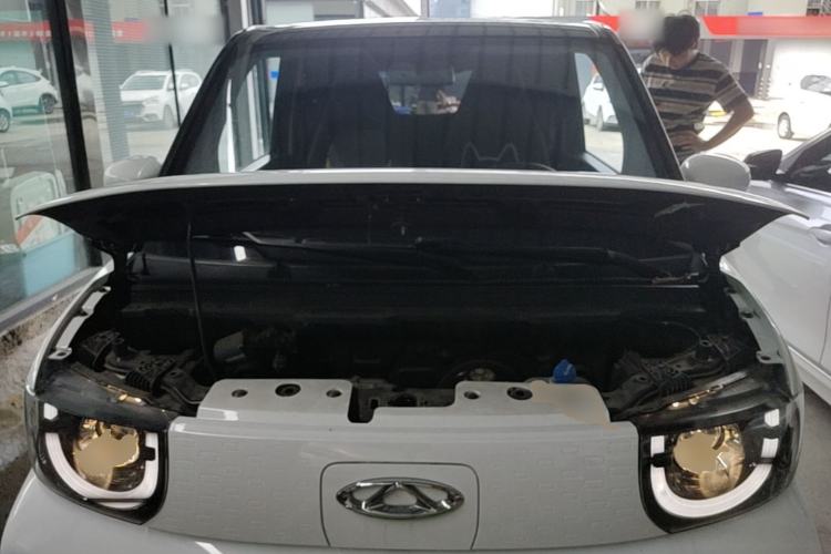 Used Chery QQ Ice Cream 2022 170km Sundae Phosphate Lithium-Ion Engine Bay
