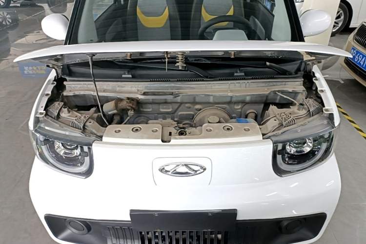 Used Chery QQ Ice Cream 2022 170km Sundae Phosphate Lithium-Ion Engine Bay