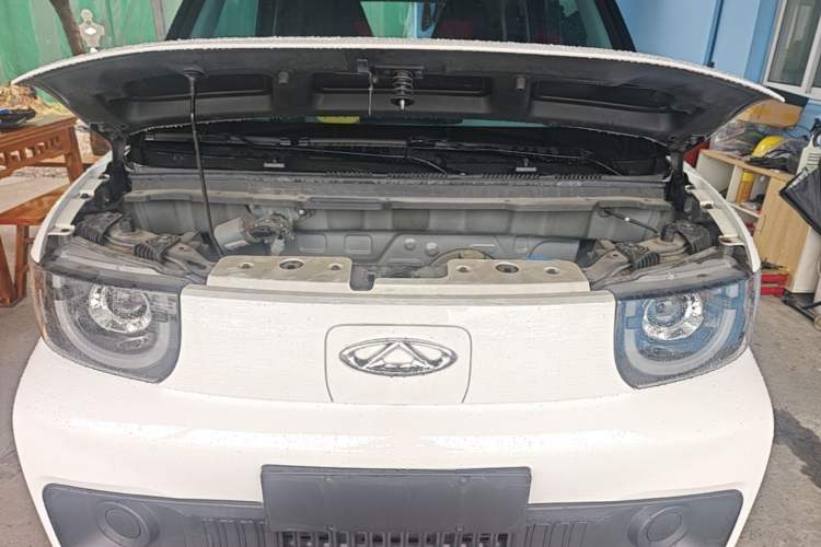 Used Chery QQ Ice Cream 2022 170km Sundae Phosphate Lithium-Ion Engine Bay