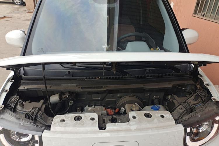 Used Chery QQ Ice Cream 2022 170km Sundae Phosphate Lithium-Ion Engine Bay