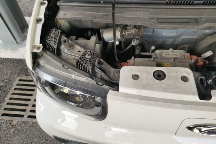 Used Chery QQ Ice Cream 2022 170km Sundae Phosphate Lithium-Ion Engine Bay Right