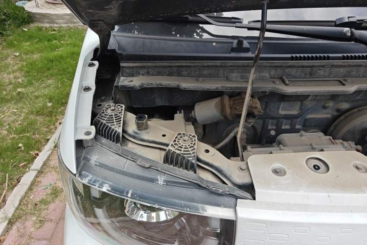 Used Chery QQ Ice Cream 2022 120km Conical Shape Lithium Iron Phosphate Engine Bay Right