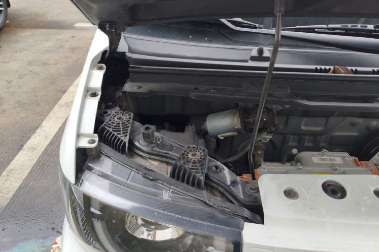 Used Chery QQ Ice Cream 2022 170km Sundae Phosphate Lithium-Ion Engine Bay Right