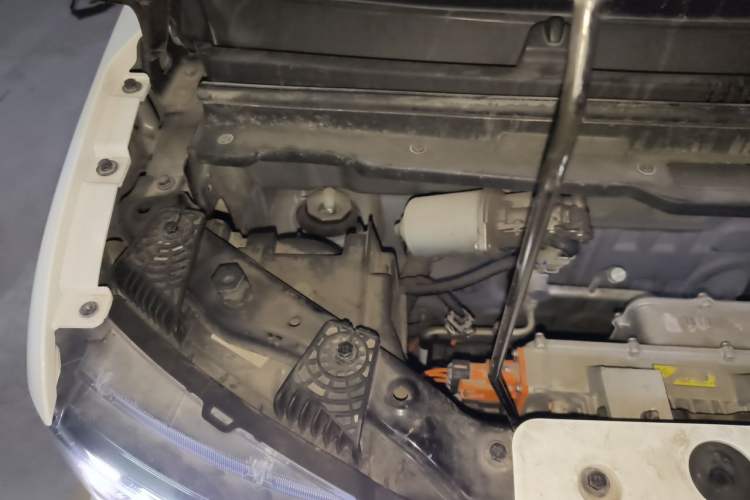 Used Chery QQ Ice Cream 2022 120km Conical Shape Lithium Iron Phosphate Engine Bay Right