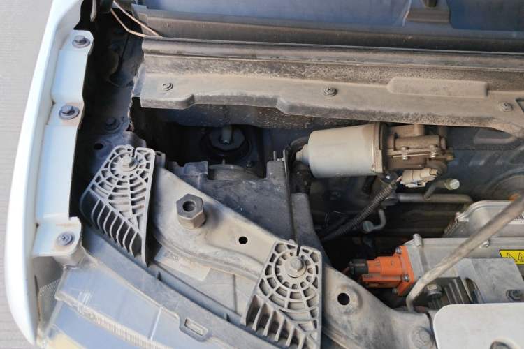 Used Chery QQ Ice Cream 2022 170km Sundae Phosphate Lithium-Ion Engine Bay Right