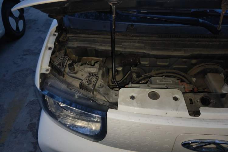 Used Chery QQ Ice Cream 2022 120km Milkshake Phosphate Lithium-Iron Engine Bay Right