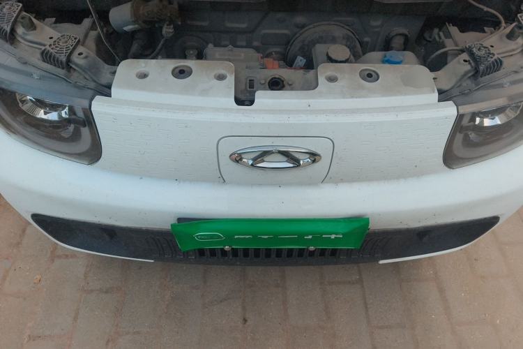 Used Chery QQ Ice Cream 2022 170km Sundae Phosphate Lithium-Ion Engine Bay