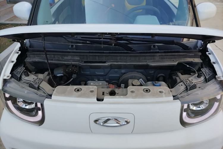 Used Chery QQ Ice Cream 2022 170km Sundae Phosphate Lithium-Ion Engine Bay