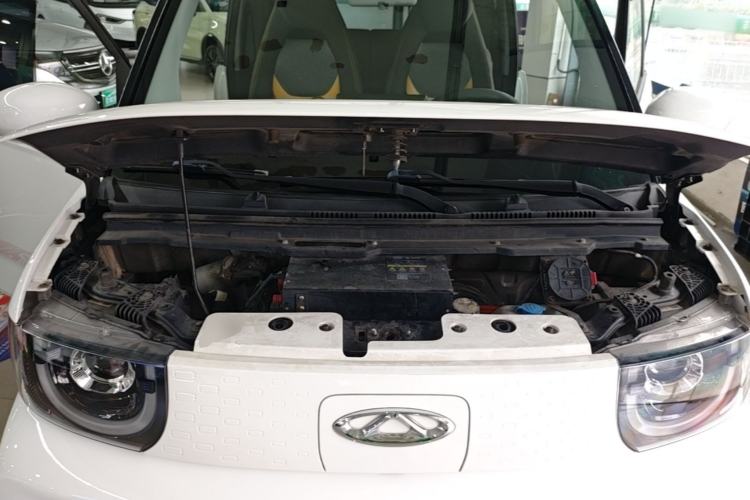 Used Chery QQ Ice Cream 2022 170km Sundae Phosphate Lithium-Ion Engine Bay