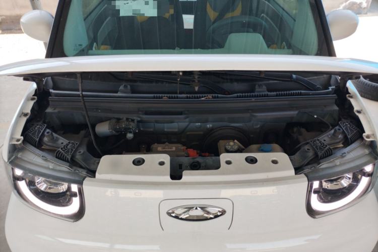 Used Chery QQ Ice Cream 2022 170km Sundae Phosphate Lithium-Ion Engine Bay