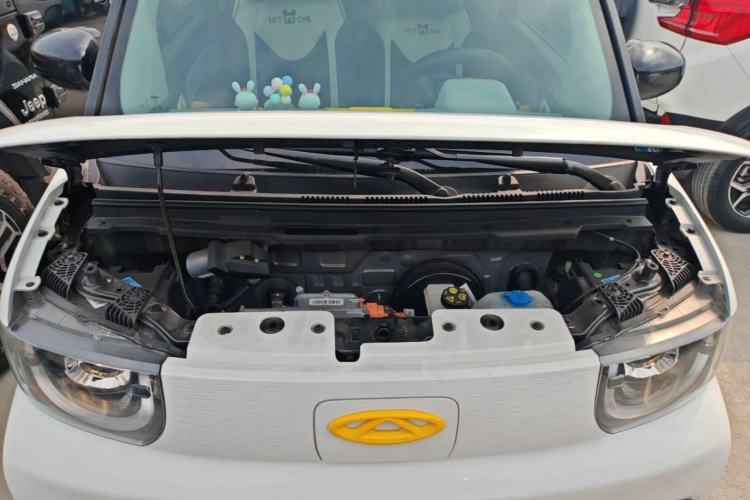 Used Chery QQ Ice Cream 2022 170km Sundae Phosphate Lithium-Ion Engine Bay