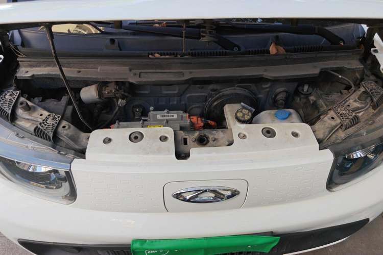 Used Chery QQ Ice Cream 2022 170km Sundae Phosphate Lithium-Ion Engine Bay