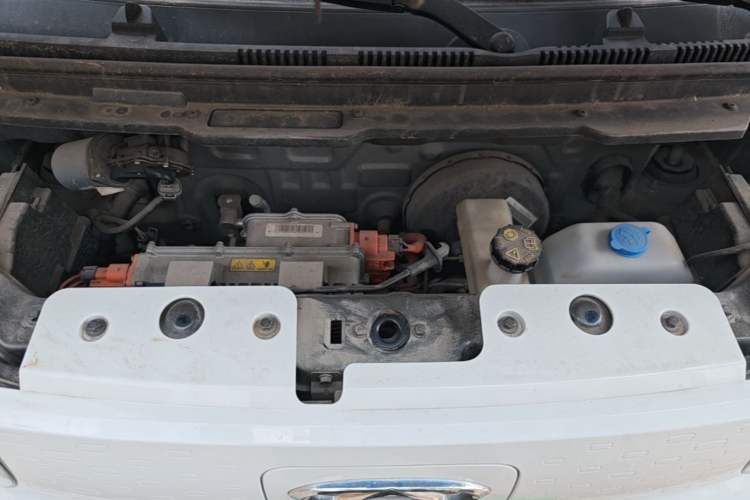 Used Chery QQ Ice Cream 2022 120km Conical Shape Lithium Iron Phosphate Engine Bay