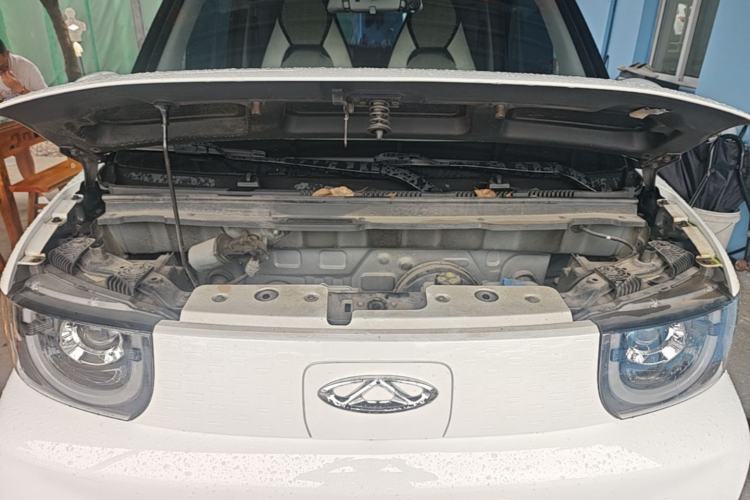 Used Chery QQ Ice Cream 2022 170km Sundae Phosphate Lithium-Ion Engine Bay