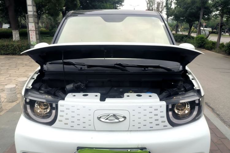 Used Chery QQ Ice Cream 2022 170km Sundae Phosphate Lithium-Ion Engine Bay