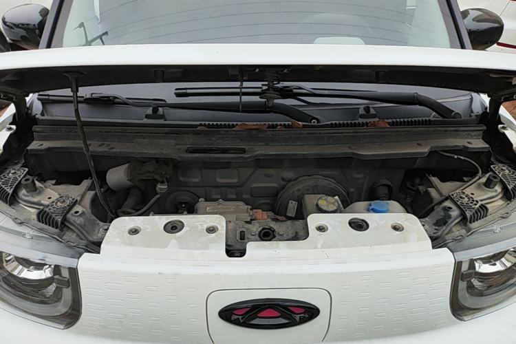 Used Chery QQ Ice Cream 2022 170km Sundae Phosphate Lithium-Ion Engine Bay