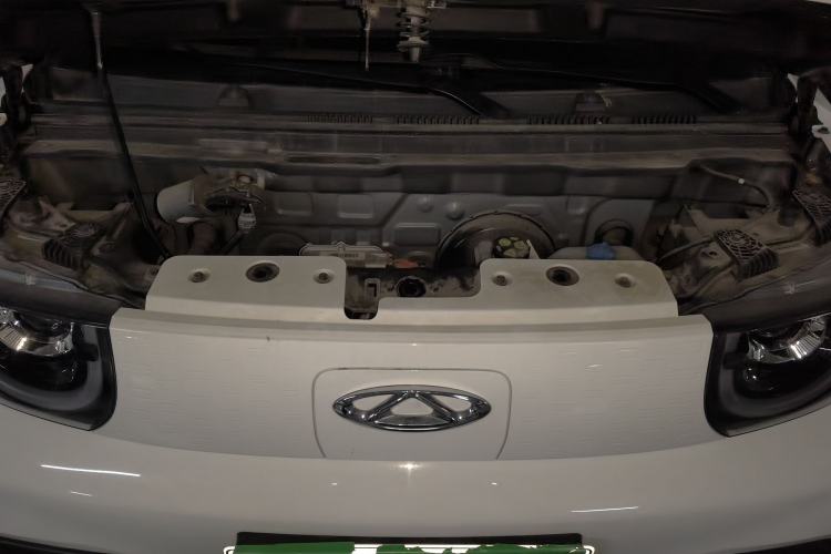 Used Chery QQ Ice Cream 2022 120km Conical Shape Lithium Iron Phosphate Engine Bay