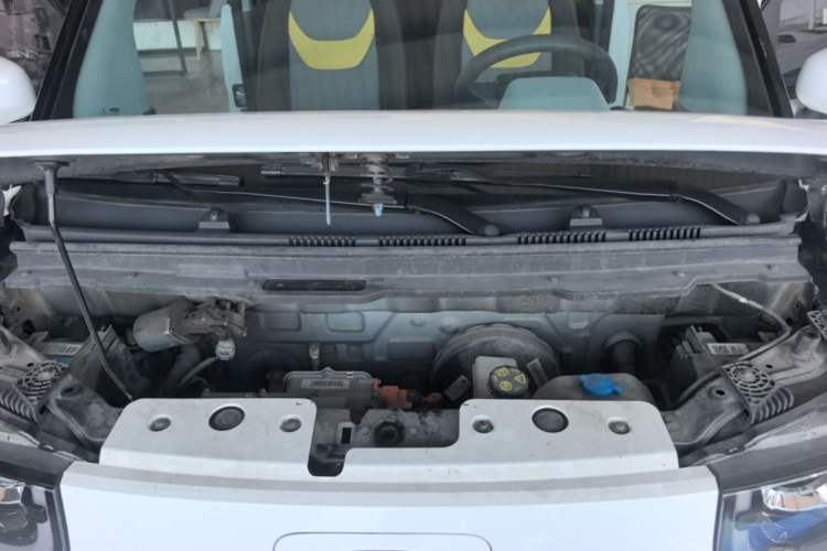 Used Chery QQ Ice Cream 2022 170km Sundae Phosphate Lithium-Ion Engine Bay