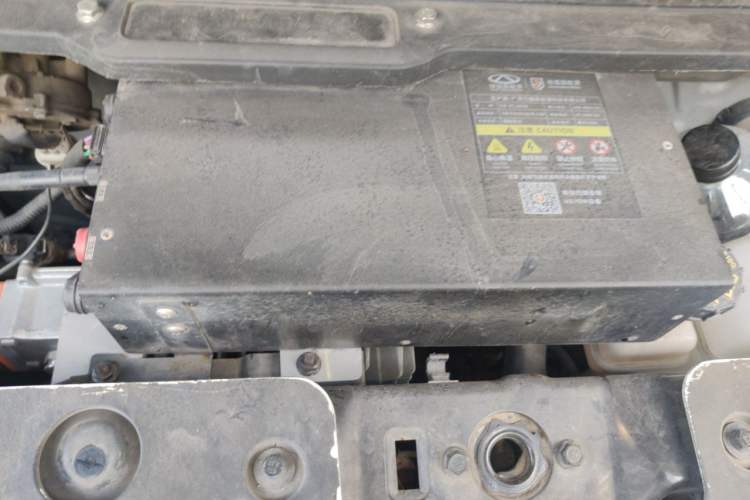 Used Chery QQ Ice Cream 2022 170km Sundae Phosphate Lithium-Ion Engine Bay